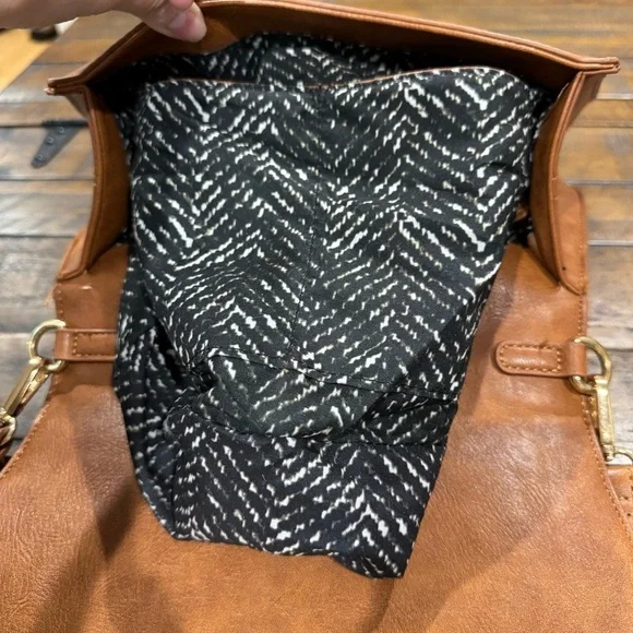 Urban Expressions Khloe Tan Western Boho Bohemian Saddle Shaped Crossbody Purse - Picture 11 of 15